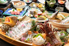 【豪華3大海づくし会席】旬の天然魚・伊勢海老・鮑が一堂に会する、ワンランク上の会席です。