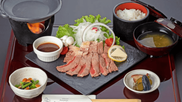 オープン以来ご好評をいただいているステーキ御膳です