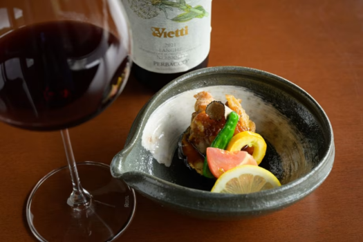 京茄子と上州地鶏のローストには「ランゲ ネッビオーロ ペルバッコ2021」を合わせました。