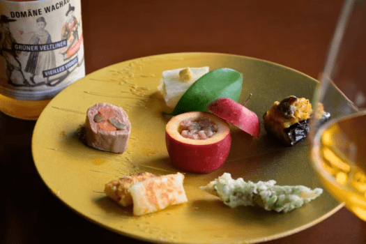 彩り豊かな旬の味覚を少しずつ。五感で楽しむ八寸。