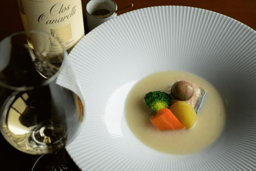 優しく五感に染み入る、海鮮の濃厚な雫。今月のおすすめの逸品です。