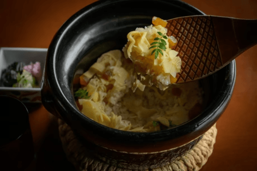 旬を噛み締める、筍ごはんの素朴な贅。