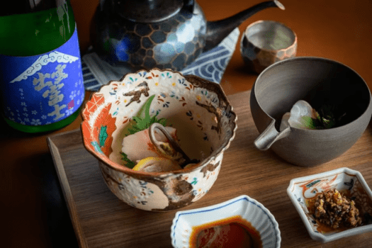 櫻鯛に春告魚など、選び抜かれた春の旬魚。器との対話をお楽しみください。