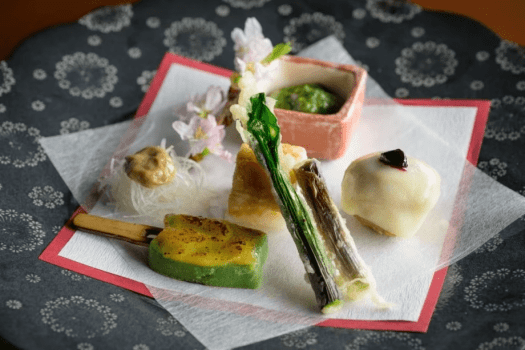 一皿に凝縮された、奥伊香保の春の情景。