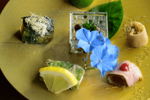 青梅蜜煮と小倉煮に、季節の甘みと涼感を映しました。