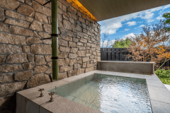 Jardin－郭－ 102　伊豆の自然を感じるプライベートガーデンを備えたコンセプトルームです。