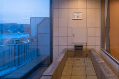 エトワールツイン－etoile－ 夜空をイメージしたシックなベッドルームに、海を一望できる半露天風呂。