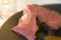 レストラン横の厨房から出来立てのお料理をお持ち致します。