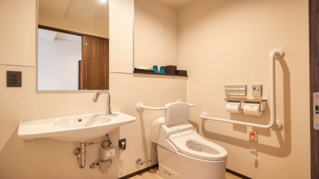 【客室】バリアフリールーム(トイレ)