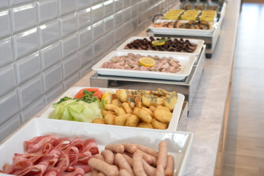 【2連泊プラン】国道58号線沿いの好立地×快適ステイ！観光・ビジネスにおススメ【朝食付】