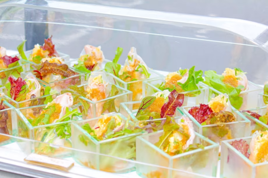 和洋中の多彩な料理を自由にお楽しみいただけます。