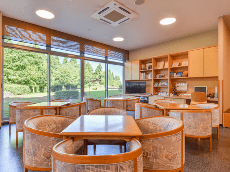 *【館内（フロント・ロビー）】本の貸し出しも行っております。