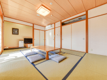 *【和室12畳】畳のお部屋でのんびりおくつろぎ。＜加湿機能付き空気清浄器完備＞