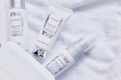 【JILL　STUART】ボディミルク30ml　/　ヘアミスト30ml　/　ハンドクリーム20ml(化粧箱入)