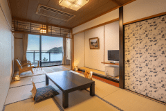 【海側和室】ゆったりと美しいオーシャンビューを望む和室