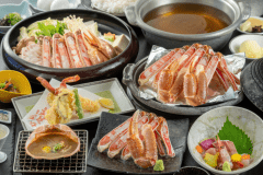 【冬・当館人気No.1】佐竹名物「カニの陶板焼き」を味わう！特大ガニ（約900g/1杯）1.5杯使用カニコース