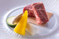 【通年・お料理】和牛の王様「但馬牛」ステーキは、きめ細かな霜降りと濃厚な旨味を堪能できます（一例）