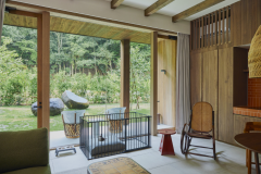 【102】ドッグルーム　開放的な雰囲気とモダンデザインの客室