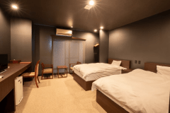 8畳ツインルーム　トイレ付き（アウトバスタイプ）