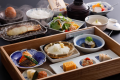 【シャトルバス割引券付】かげつおススメ基本プラン【梅】甲州牛の溶岩焼きと自慢の日本庭園を臨む