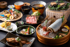 【夏限定・朝獲れ白イカ会席＋香住産の養殖鮑】朝獲れの白イカの甘みを感じる！