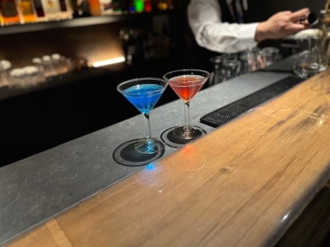 バーテンダーオリジナルカクテルで夜のひと時をお楽しみくださいませ
