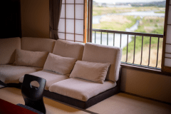 【2階角部屋】】窓の多い解放感のある角部屋。