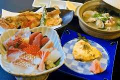 地魚てんこ盛り★海鮮丼プラン★大人気のカサゴの唐揚げ付き！〈屋上貸切露天風呂無料〉