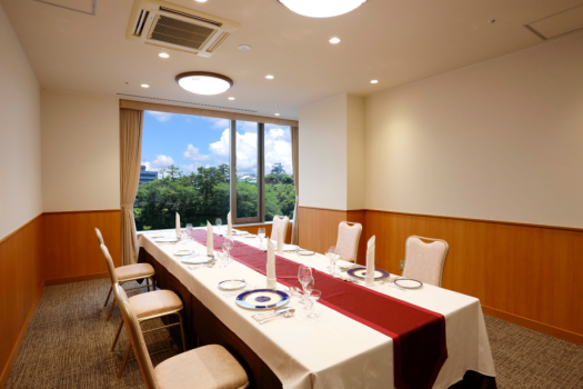 お祝い小宴会場「個室」（会場イメージ）
※宴会場のご指定はいただけません。
※ご利用人数によっては浜松城側ではない宴会場でのご案内となる場合がございます。
