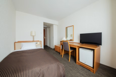 【シングルルーム】寝心地に定評のあるシモンズ社製ベッド。Wi-Fi&枕元コンセント有 【シングルルーム】寝心地に定評のあるシモンズ社製ベッド。Wi-Fi&枕元コンセント有