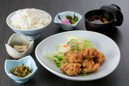 ご夕食一例（唐揚げ定食）