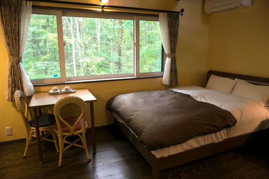 1室限定の離れの禁煙ダブルベッドルーム。
モーツアルトの代表的なオペラ「フィガロの結婚」のヒロイン、美しい村娘「スザンナ」をイメージ。