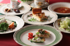 ディナーはお手製フレンチコース。チーズフォンデュの洋風コースもございます。