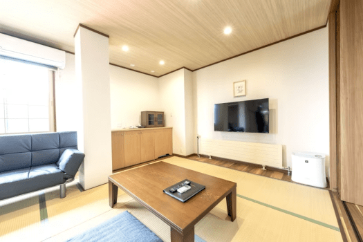 Spacious Japanese/Western style room