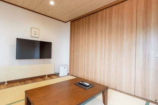 Spacious Japanese/Western style room