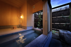 離れ「離塵境」 主室(11.5畳)+デイベッド+温泉半露天風呂【7】 離れ「離塵境」 主室(11.5畳)+デイベッド+温泉半露天風呂【7】
