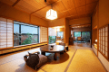 【東亭和スイート-温泉露天風呂タイプ】　ベッドルーム＋リビング＋和室