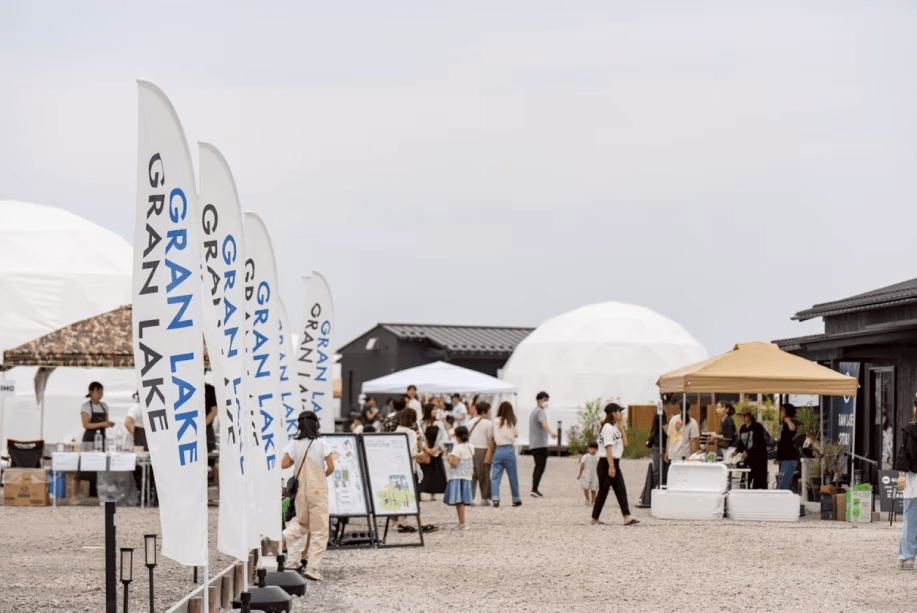 限定開催《グランレイクマルシェ》■6月14日(日)■当施設の大人気イベントが今年も開催！湯梨浜の湖畔を満喫するグランピングステイプラン【宿泊者限定プレゼント付き】