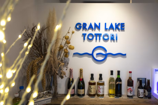 ◆鳥取県民限定◆旅行応援キャンペーン10％OFF！～湖に浮かぶ絶好のロケーションと源泉かけ流し温泉に癒される特別なひとときを♪～【自由に選べるお食事スタイル】