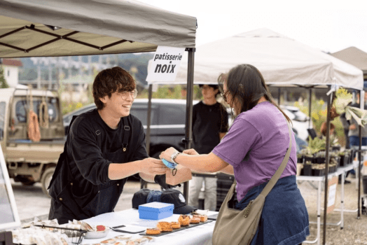 限定開催《グランレイクマルシェ》■6月14日(日)■当施設の大人気イベントが今年も開催！湯梨浜の湖畔を満喫するグランピングステイプラン【宿泊者限定プレゼント付き】