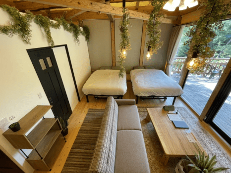 ⭐【週末・祝日】森の中の大人の隠れ家グランピング｜ウッドデザインパークで癒される自然の休日　　　　　　　　　　　　　　　　　６０日前の予約で１０００円オフ