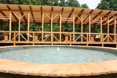 🎋Bambooデッキ：屋根付きで雨天も安心！最大40名OKの開放的な団体向けBBQサイト🍖