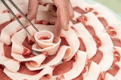 *【お食事】ぼたん鍋会席一例（調理シーン）