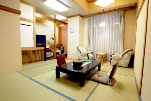 ■天然温泉の岩風呂付き和室＜4名利用＞■