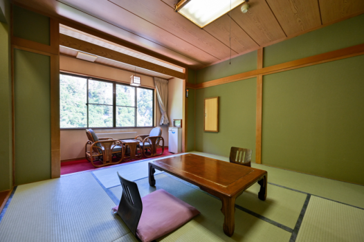 見晴らしの良い和室8畳間（トイレ付き）