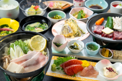 【ご夕食一例】地産地消にこだわった旬の味覚をお楽しみください。