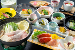 【ご夕食一例】地産地消にこだわった旬の味覚をお楽しみください。