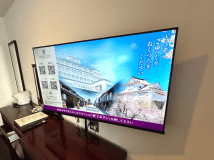 【40インチテレビに新調しました】TVのウェルカムページに表示されているQRコードでは、レストラン情報や観光情報など、ご覧いただけます。壁掛けタイプでデスク周りを、広くご利用頂けるようになりました。