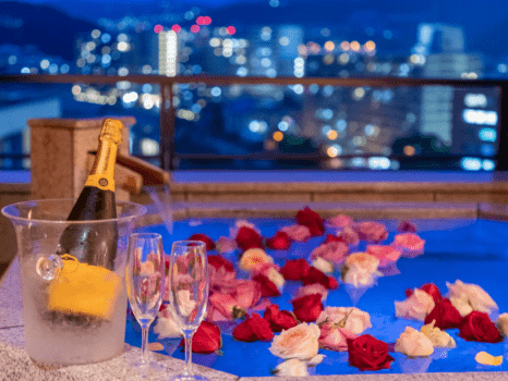Enjoy a rose bath in a private bath and Kobe beef kaiseki for dinner