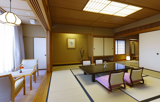 「次の間付客室」12.5畳と4.5畳の和室でゆったり広々